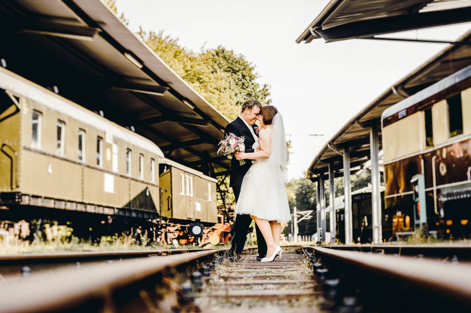 Hochzeitsportrait im Eisenbahndepot
